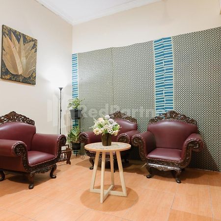Sr Residence Near Mall Ciputra Cibubur Mitra Reddoorz ブカシ エクステリア 写真