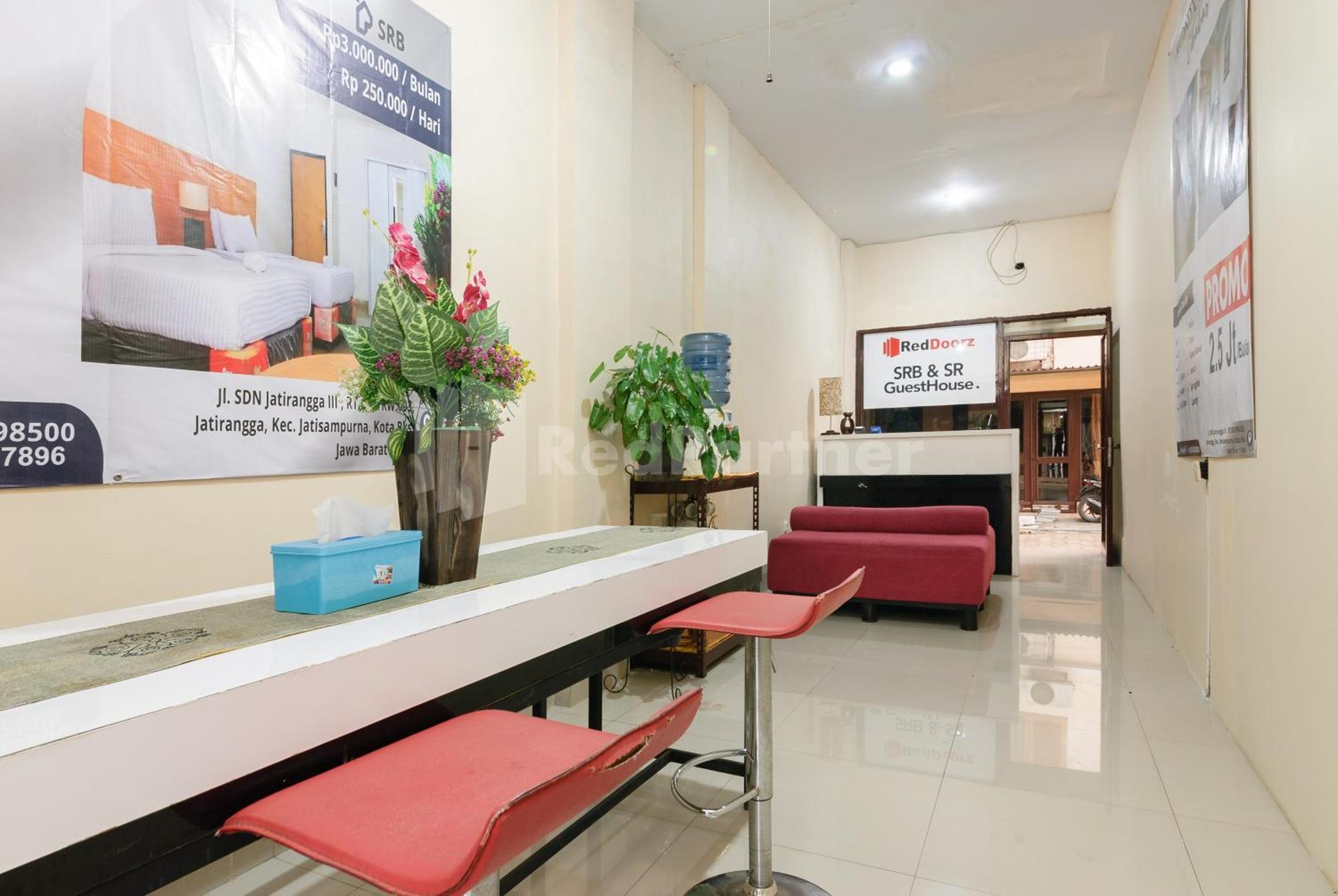 Sr Residence Near Mall Ciputra Cibubur Mitra Reddoorz ブカシ エクステリア 写真