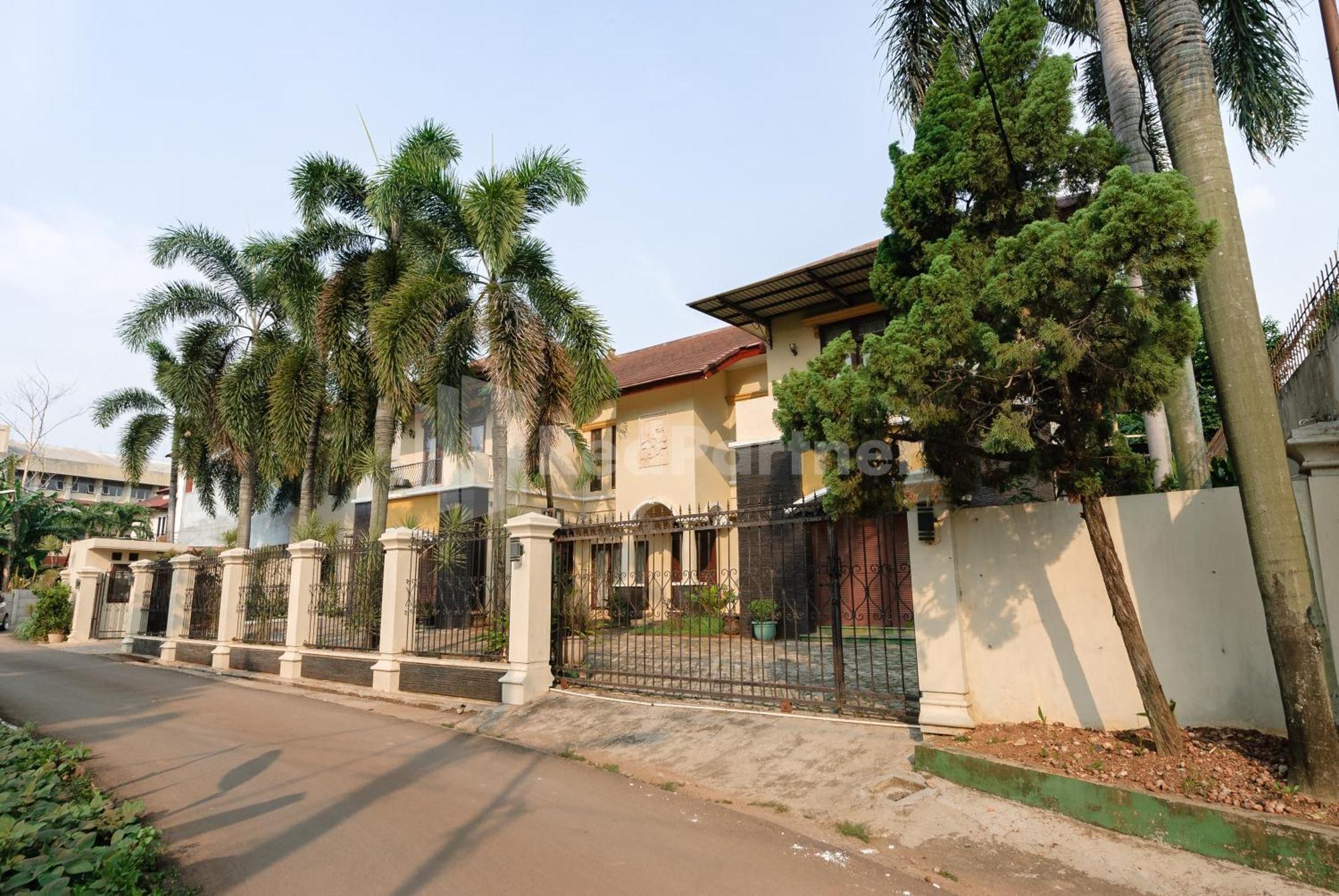 Sr Residence Near Mall Ciputra Cibubur Mitra Reddoorz ブカシ エクステリア 写真