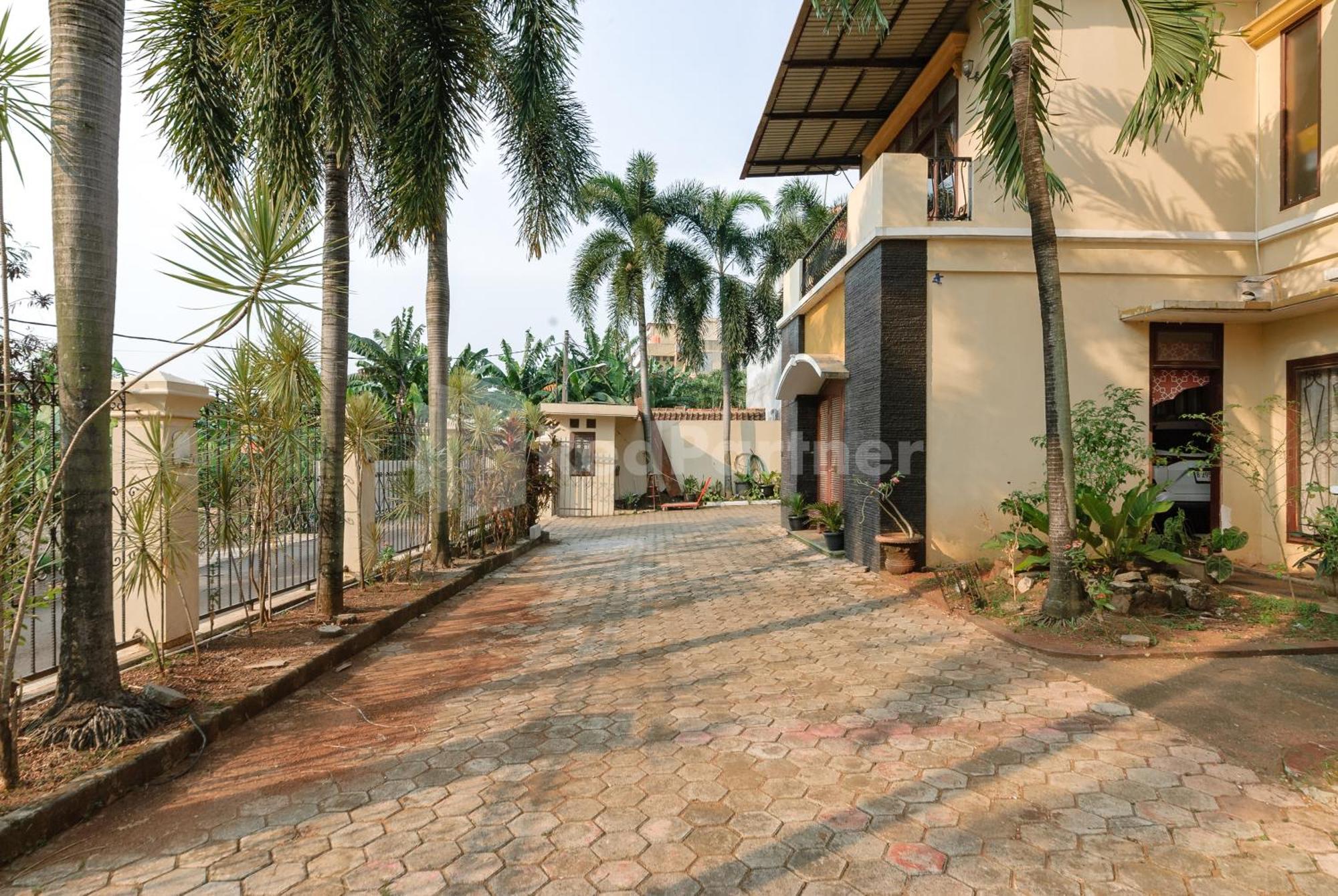 Sr Residence Near Mall Ciputra Cibubur Mitra Reddoorz ブカシ エクステリア 写真